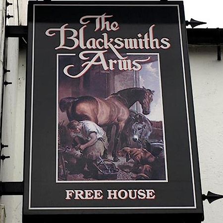 The Blacksmiths Arms Hotel แบรมพ์ตัน ภายนอก รูปภาพ